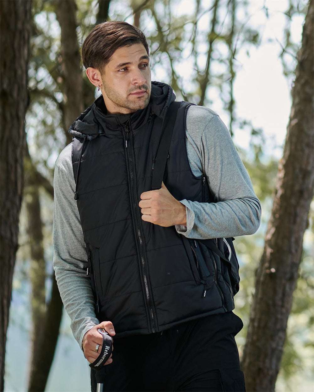 model show of dukuseek lightweight vest